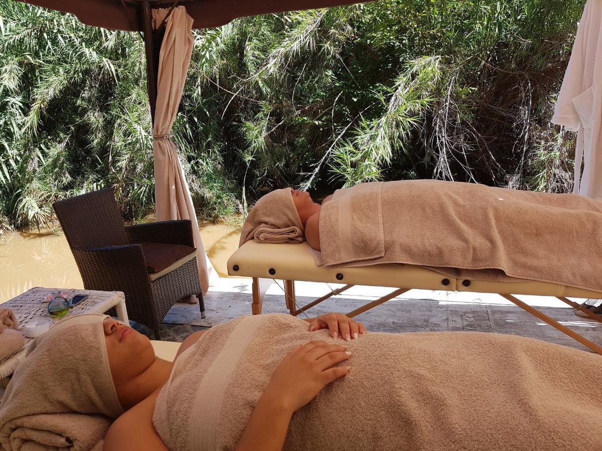 Iris Retreat & Island Day Spa Hartbeespoort Exteriör bild