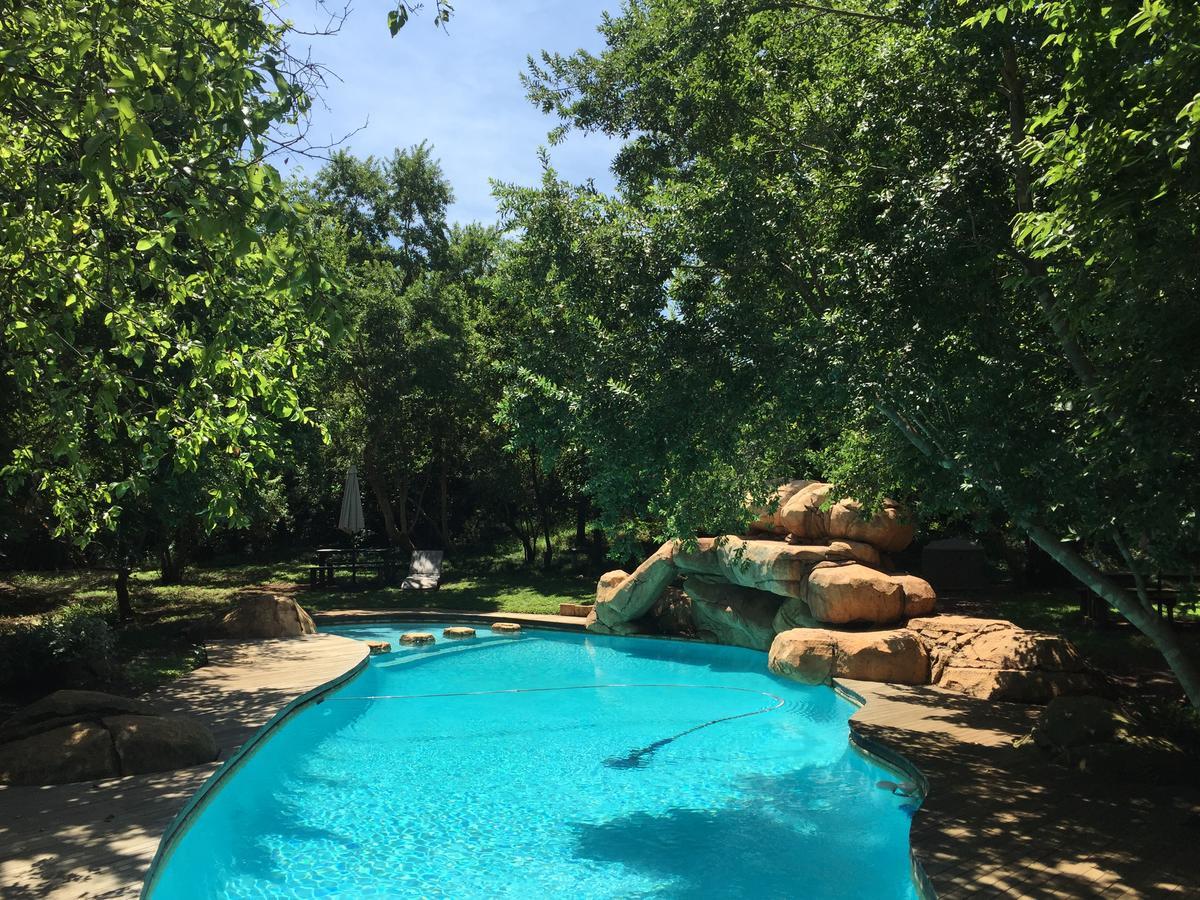 Iris Retreat & Island Day Spa Hartbeespoort Exteriör bild